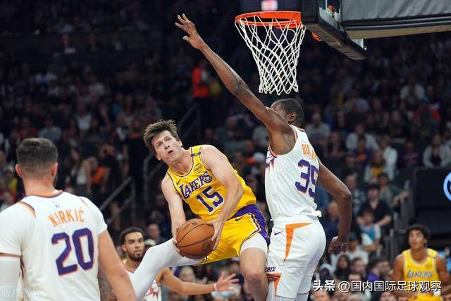 五大联赛本赛季最佳阵容 莱万搭档萨拉赫冲锋陷阵