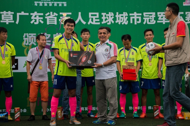 杨鸣重返辽篮出任主教练 合同期限为三年半